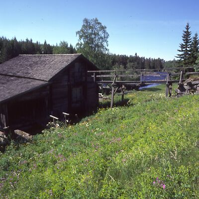 Camera: D:\Daten\Bilder\Roh-Scan\Schweden\Web\AmFluss06.jpg<br>
400 x 400 - 43,4 KB