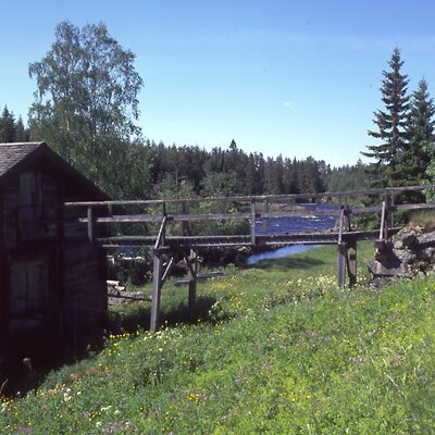 Camera: D:\Daten\Bilder\Roh-Scan\Schweden\Web\AmFluss05.jpg<br>
400 x 400 - 39,8 KB