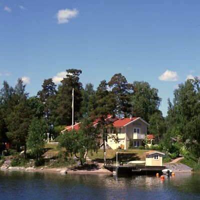 Camera: D:\Daten\Bilder\Roh-Scan\Schweden\Web\AmSee03.jpg<br>
400 x 400 - 30,5 KB